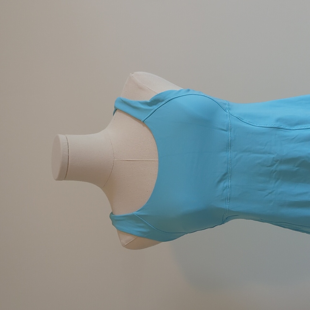 Lululemon size 6 light blue cross back tank top